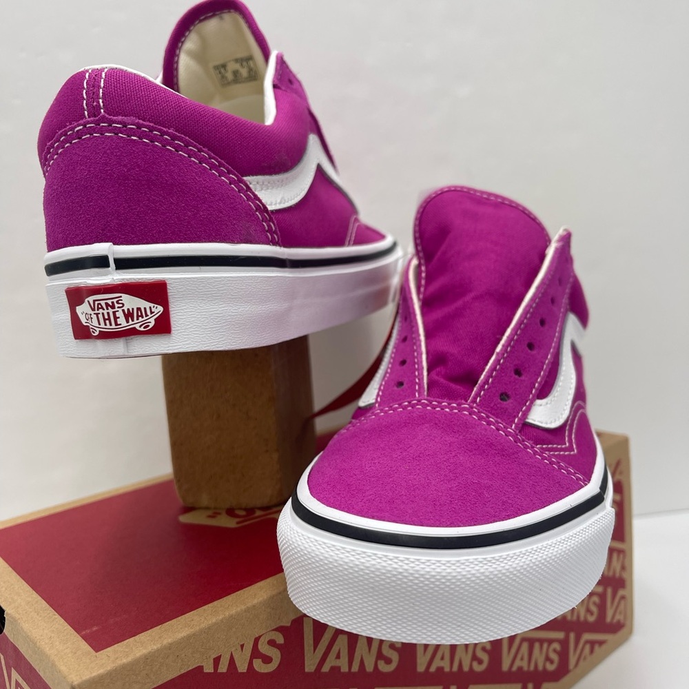 Vans WMNS Old Skool
Fuchsia Red/True White Sneakers
VN0A5KRF8ZV - Picture 11 of 16
